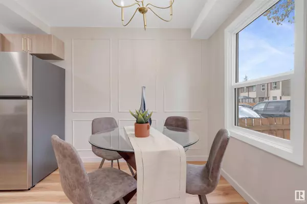 62 WILLOWDALE PL NW, Edmonton, AB T5T 1Z4