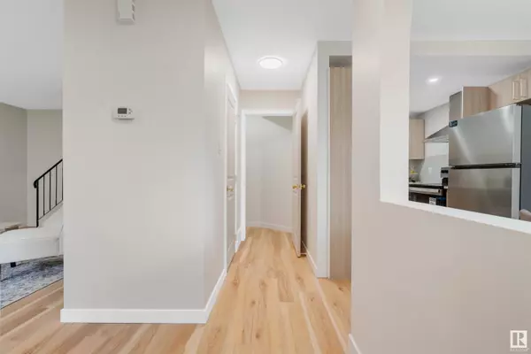 62 WILLOWDALE PL NW, Edmonton, AB T5T 1Z4