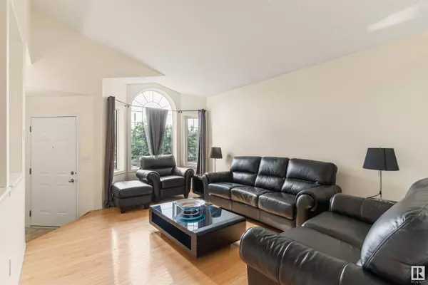 124 CHRISTINA WY, Sherwood Park, AB T8H 2K5