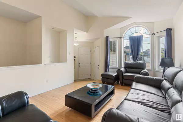 124 CHRISTINA WY, Sherwood Park, AB T8H 2K5