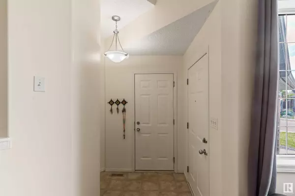 124 CHRISTINA WY, Sherwood Park, AB T8H 2K5