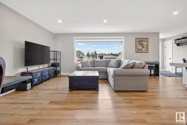 3628 107 ST NW, Edmonton, AB T6J 1B1