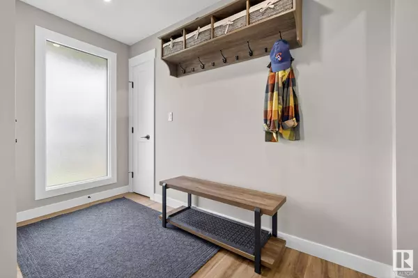 3628 107 ST NW, Edmonton, AB T6J 1B1