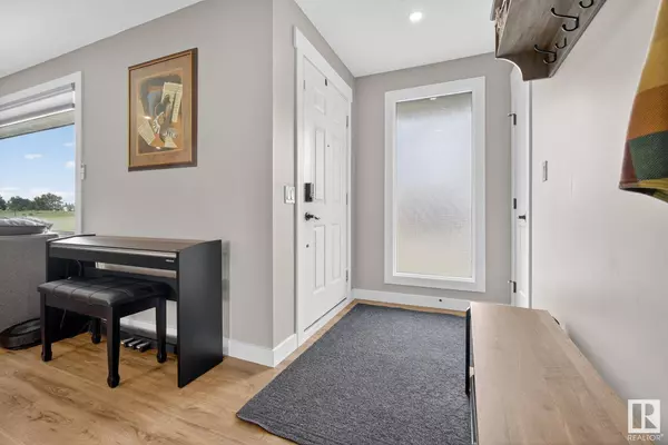 3628 107 ST NW, Edmonton, AB T6J 1B1