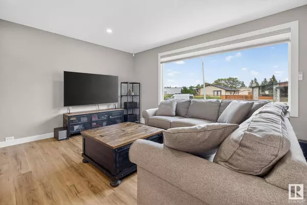 3628 107 ST NW, Edmonton, AB T6J 1B1