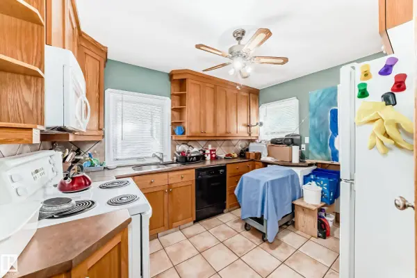 10711 72 AV NW, Edmonton, AB T6E 1A2