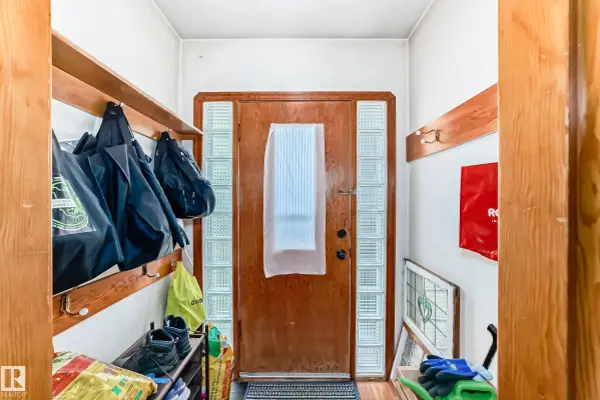 10711 72 AV NW, Edmonton, AB T6E 1A2