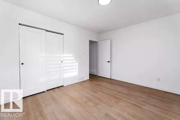 8522 84 AV NW, Edmonton, AB T6C 1C9