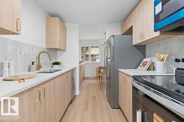 121 ABBOTTSFIELD RD NW, Edmonton, AB T5W 4S9