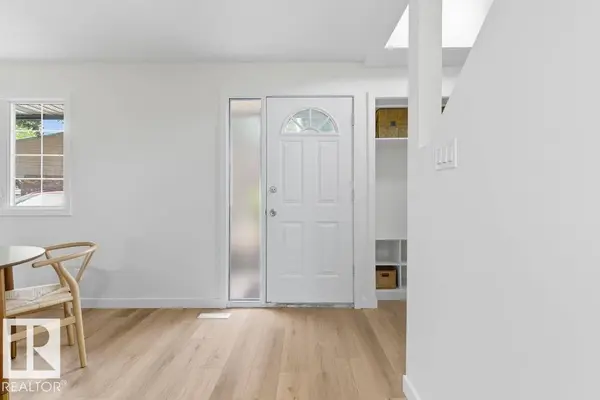 121 ABBOTTSFIELD RD NW, Edmonton, AB T5W 4S9