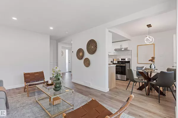 70 AMBERLY CT NW, Edmonton, AB T5A 0H9