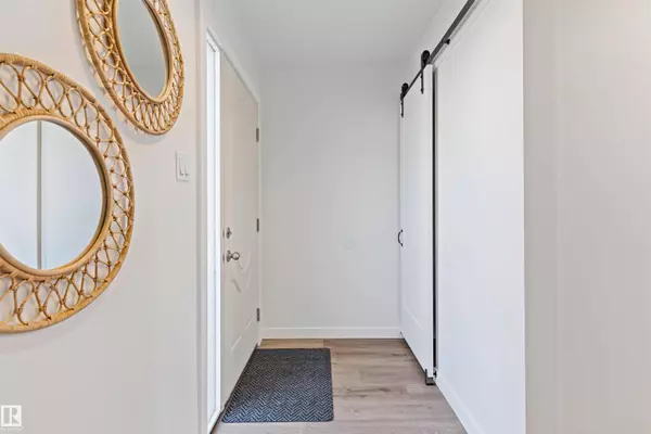 70 AMBERLY CT NW, Edmonton, AB T5A 0H9