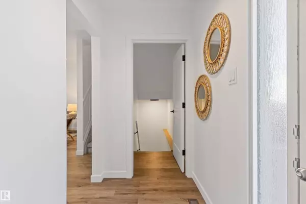 70 AMBERLY CT NW, Edmonton, AB T5A 0H9