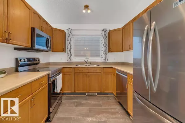 3020 32 AV NW, Edmonton, AB T6T 1X1