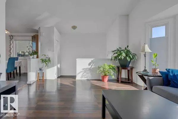 3020 32 AV NW, Edmonton, AB T6T 1X1