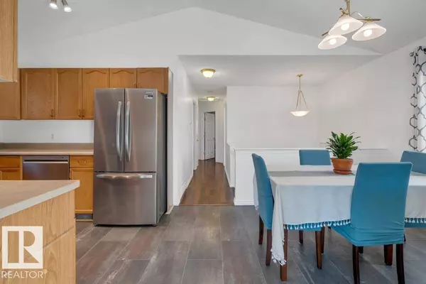 3020 32 AV NW, Edmonton, AB T6T 1X1