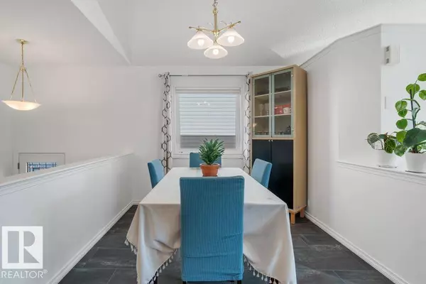 3020 32 AV NW, Edmonton, AB T6T 1X1