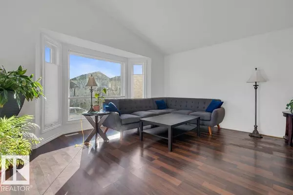 3020 32 AV NW, Edmonton, AB T6T 1X1