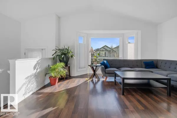 3020 32 AV NW, Edmonton, AB T6T 1X1