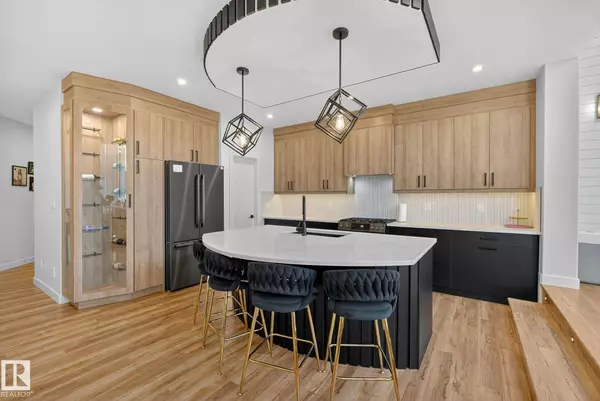 1075 GOLDFINCH WY NW, Edmonton, AB T5S 0R2