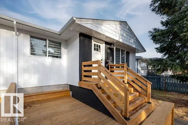 8522/8524 84 AV NW, Edmonton, AB T6C 1C9