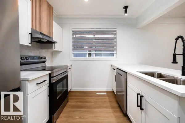 8522/8524 84 AV NW, Edmonton, AB T6C 1C9