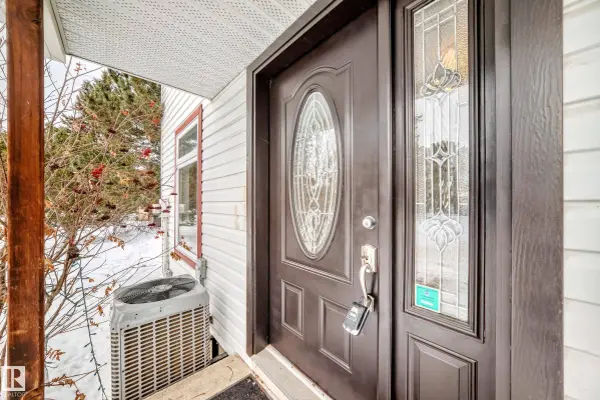 3867 85 ST NW, Edmonton, AB T6K 2L5