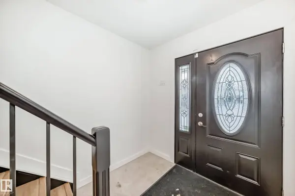 3867 85 ST NW, Edmonton, AB T6K 2L5