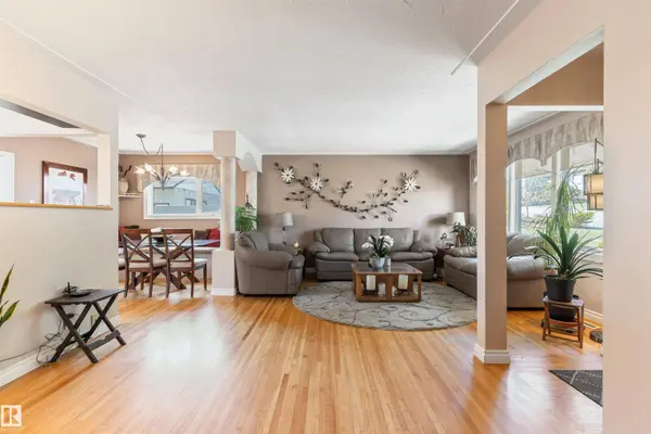 10803 52 ST NW, Edmonton, AB T6A 2H4