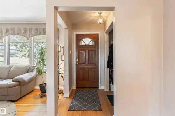 10803 52 ST NW, Edmonton, AB T6A 2H4