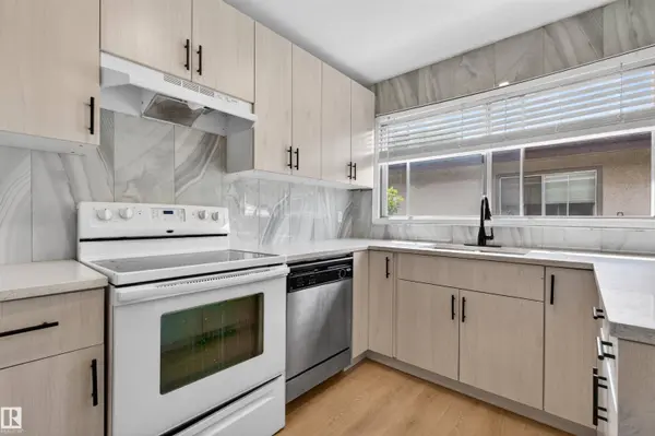 7304/7306 78 AV NW, Edmonton, AB T6B 0C1