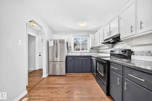 32 MCLEOD PL NW
