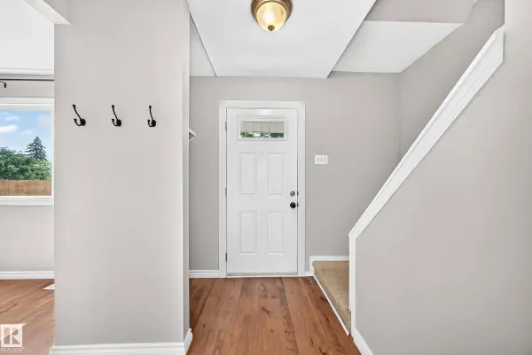 32 MCLEOD PL NW, Edmonton, AB T5A 3A8