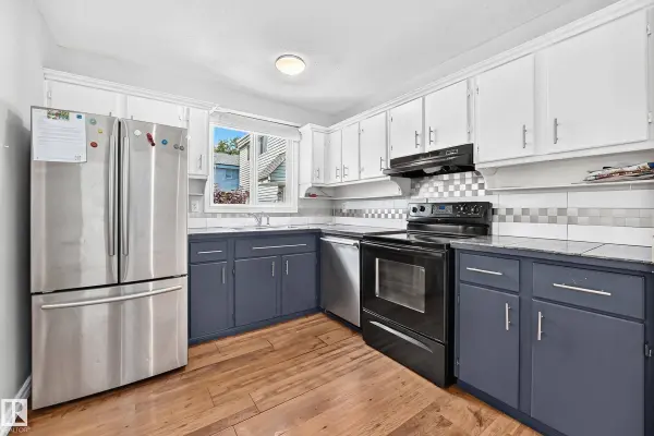 32 MCLEOD PL NW, Edmonton, AB T5A 3A8