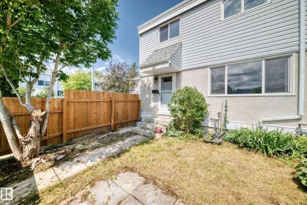 32 MCLEOD PL NW, Edmonton, AB T5A 3A8