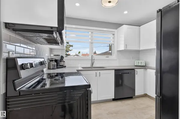 12136 135A AV NW, Edmonton, AB T5L 3Z3