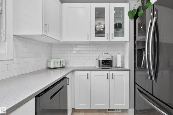 12136 135A AV NW, Edmonton, AB T5L 3Z3
