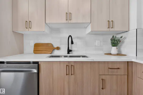 #11 2024 57 ST NW, Edmonton, AB T6L 2Z3