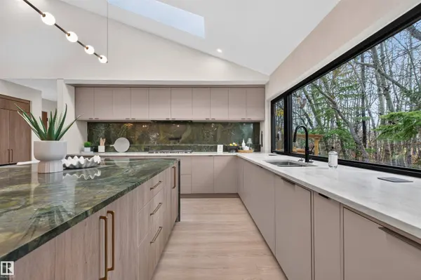 135 WALKER RD NW, Edmonton, AB T5T 4C2