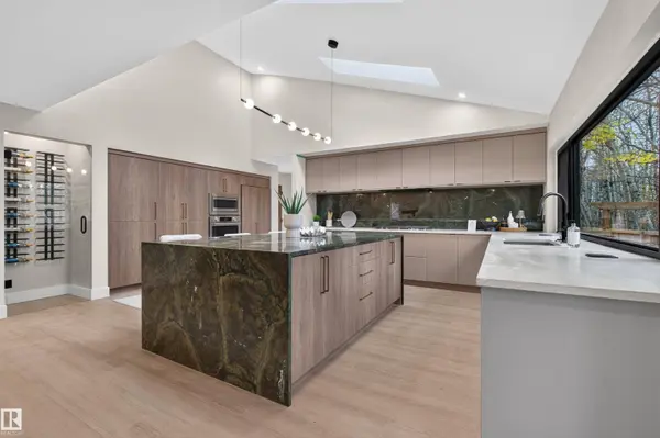 135 WALKER RD NW, Edmonton, AB T5T 4C2
