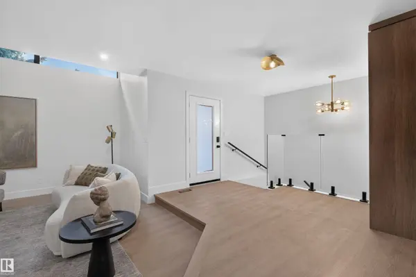 135 WALKER RD NW, Edmonton, AB T5T 4C2