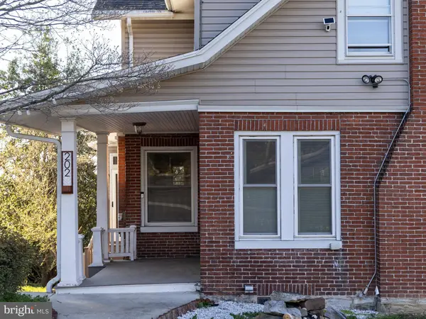 202 WALNUT ST, Lemoyne, PA 17043