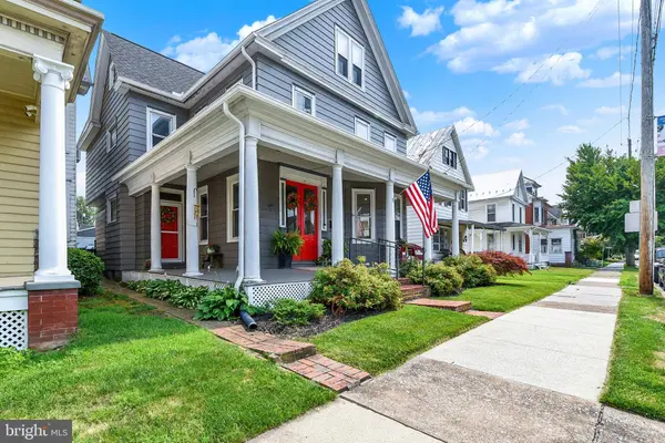 425 W MAIN ST, Mechanicsburg, PA 17055