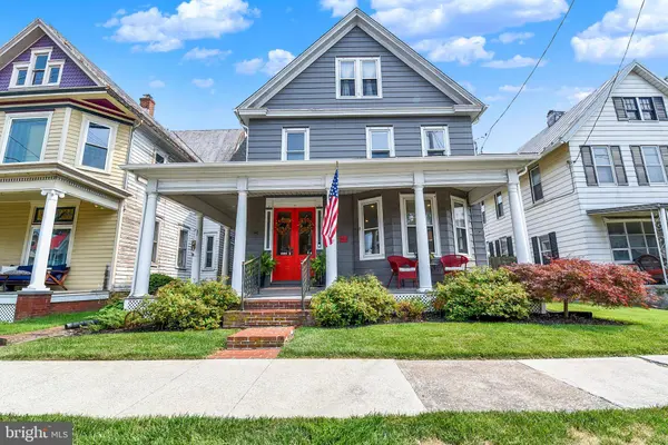 425 W MAIN ST, Mechanicsburg, PA 17055