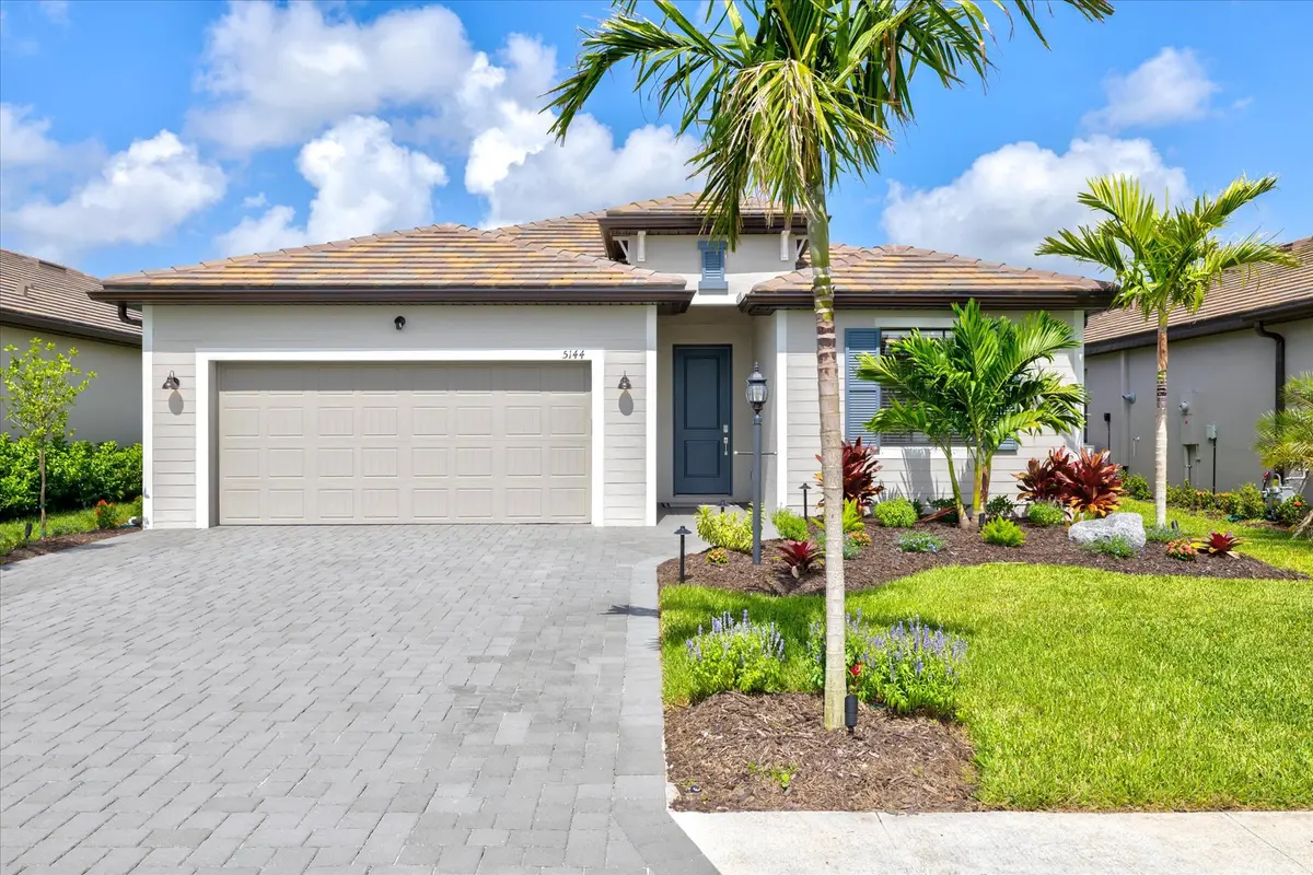 Spotted Seal Ln, Bradenton, FL 34211