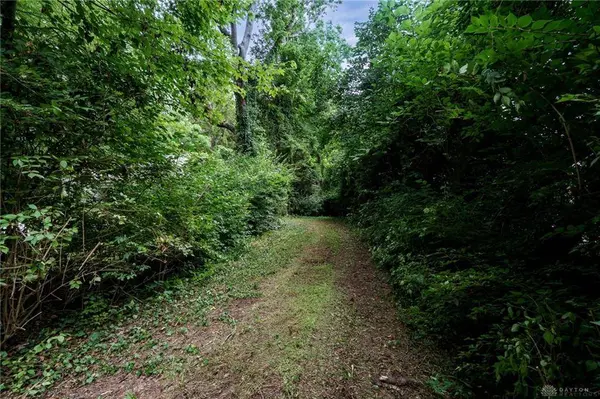 4004 Sintz Road, Springfield, OH 45504