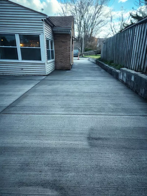 1046 Fruitland Road, Springfield, OH 45503