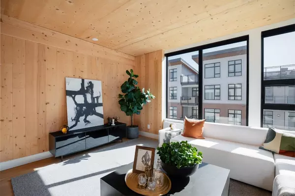 Condo vs Single-Family Home - Which is Right for You?