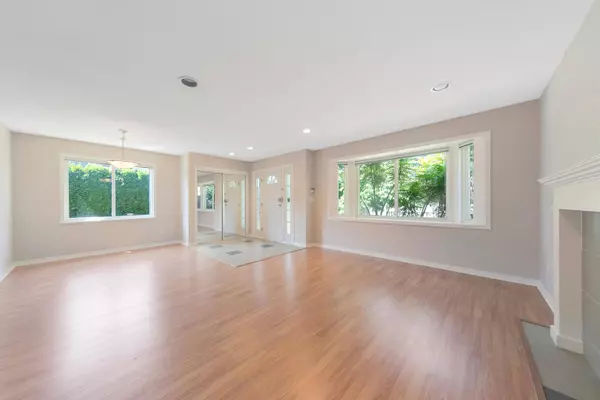 235 W 19th ST, North Vancouver, BC V7M 1X6