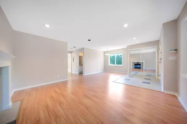 235 W 19th ST, North Vancouver, BC V7M 1X6